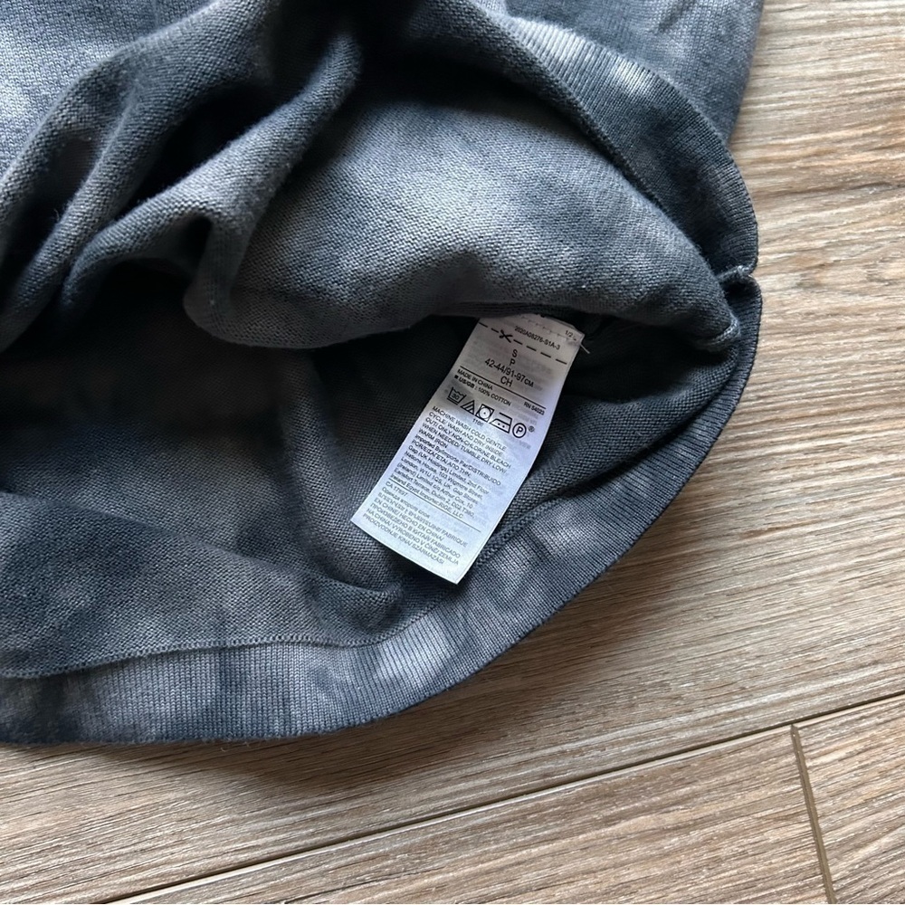 Banana Republic | Cotton Jersey Hoodie in Grey Tie Dye (Small) - Picture 9 of 10